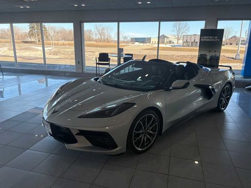 Used 2024 Chevrolet Corvette Stingray Preferred Conv w/ LPO, Roadside Safety Package image 7