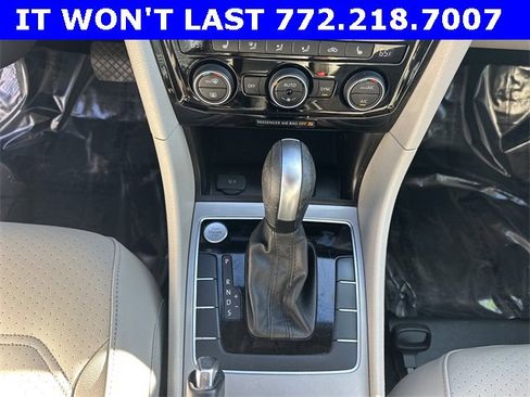 Certified 2022 Volkswagen Passat 2.0T SE image 18