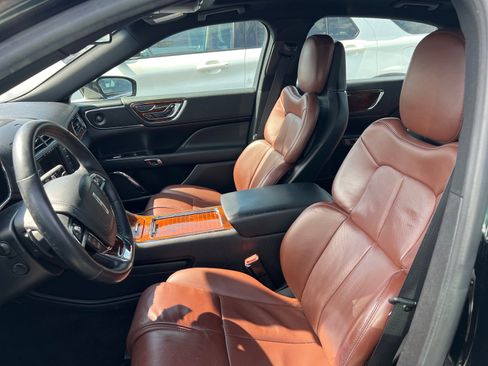 Used 2018 Lincoln Continental Reserve image 8