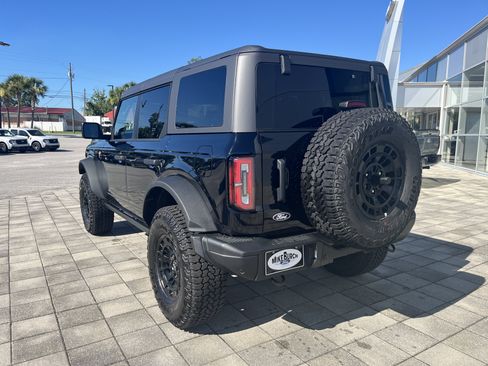 New 2026 Ford Bronco Badlands w/ Sasquatch Package AWD/4WD image 4