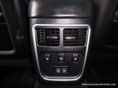 Used 2015 Chrysler 300 C w/ Light Group image 18