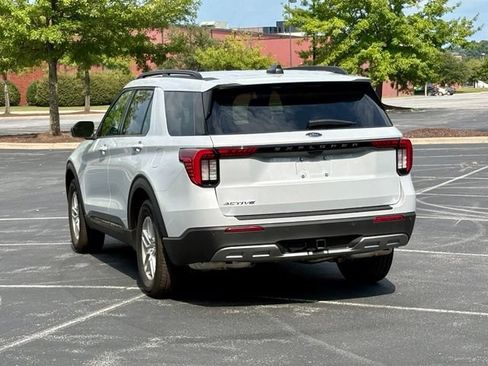 Used 2026 Ford Explorer Active w/ Active Comfort Package RWD image 5