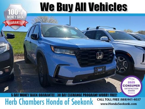 Used 2025 Honda Pilot TrailSport image 1