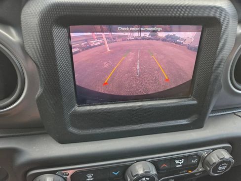 Used 2022 Jeep Wrangler Unlimited Sport AWD/4WD image 16