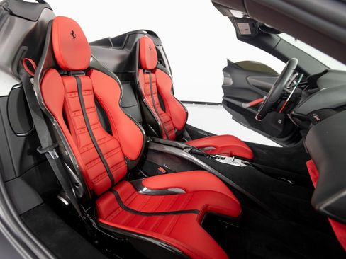 Used 2024 Ferrari SF90 Spider image 32