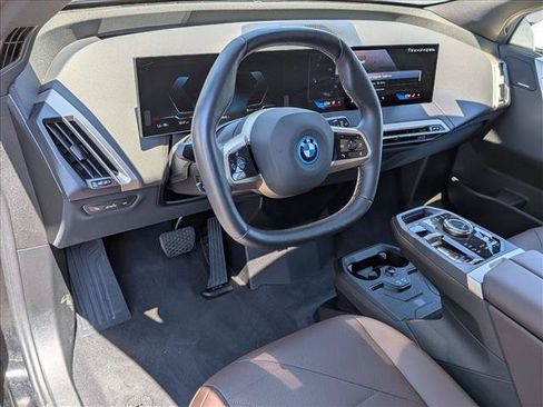 Used 2025 BMW iX xDrive50 AWD/4WD image 10