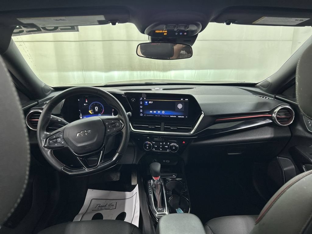 Used 2025 Chevrolet Trax RS w/ Sunroof Package FWD image 18