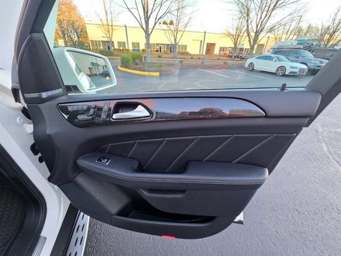 Used 2016 Mercedes-Benz GL 450 4MATIC w/ Premium I Package image 44