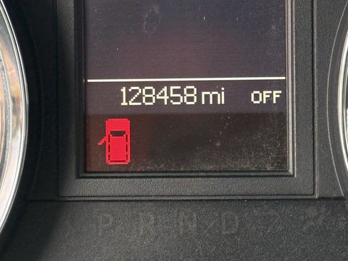 Used 2014 Chrysler Town & Country Touring image 11