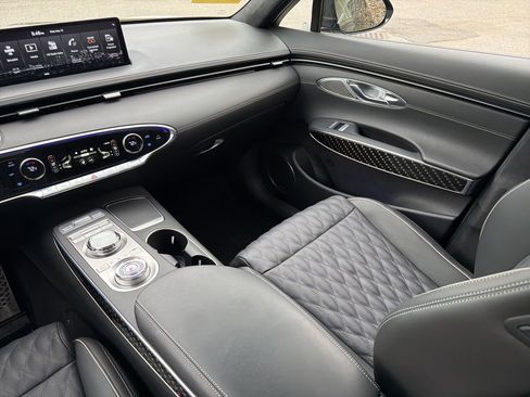 Used 2023 Genesis GV70 3.5T Sport w/ Sport Prestige Package AWD/4WD image 27