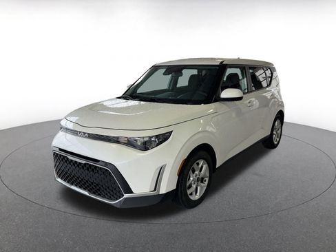 Used 2025 Kia Soul LX w/ LX Technology Package image 5