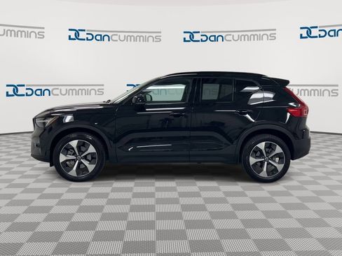 Used 2024 Volvo XC40 B5 Plus AWD/4WD image 5
