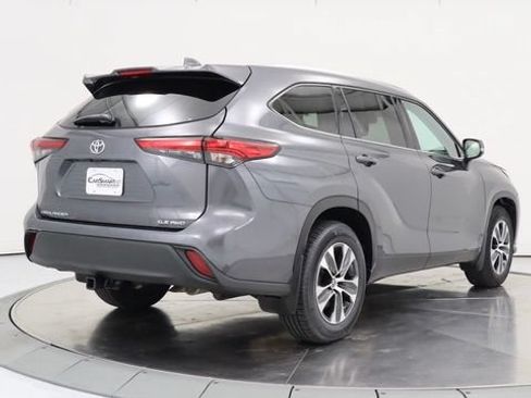 Used 2021 Toyota Highlander XLE AWD/4WD image 5