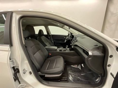 Used 2025 Nissan Altima 2.5 SV FWD image 23