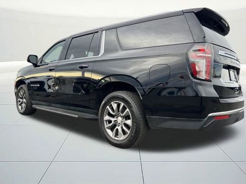 Used 2021 Chevrolet Suburban LT image 3