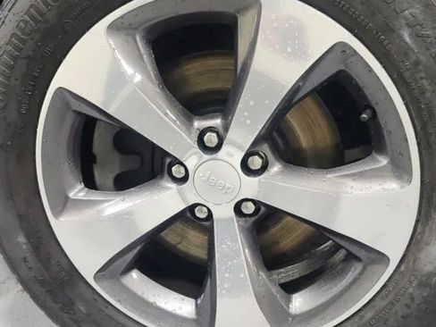 Used 2020 Jeep Cherokee Limited image 3