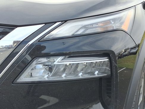 Used 2023 Nissan Rogue SV w/ SV Premium B Package image 9