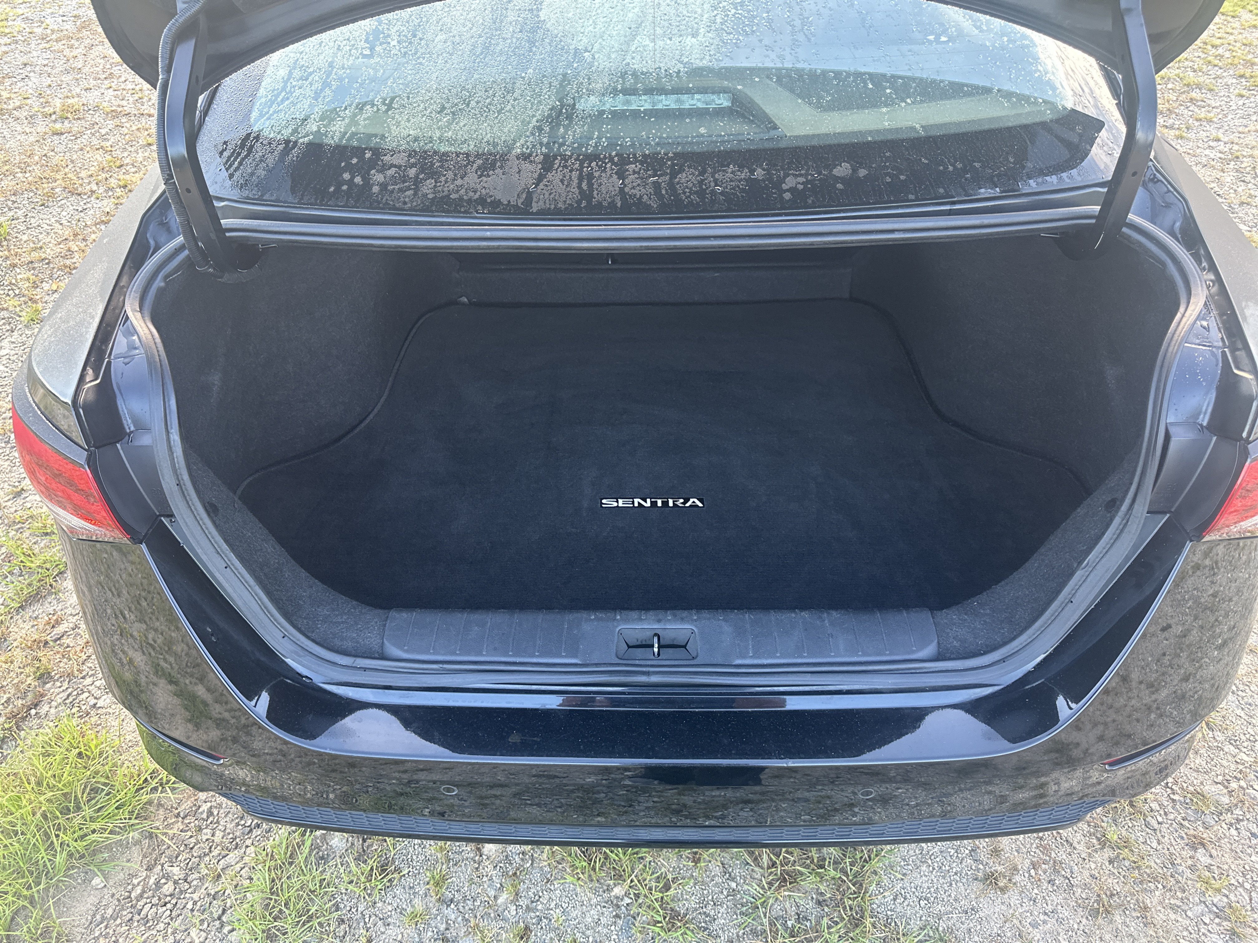 Used 2024 Nissan Sentra SV FWD image 18