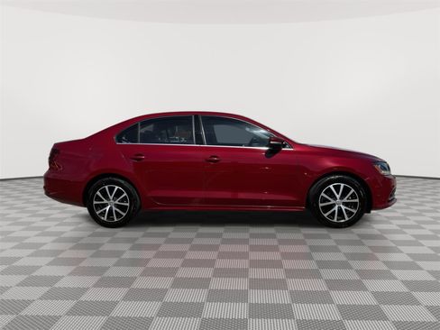 Used 2017 Volkswagen Jetta SE FWD image 5