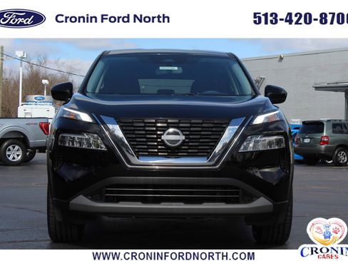 Used 2023 Nissan Rogue SV image 2