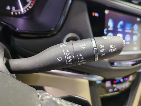 Used 2017 Cadillac XT5 FWD image 29