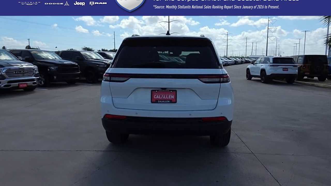 Used 2024 Jeep Grand Cherokee Laredo RWD image 7
