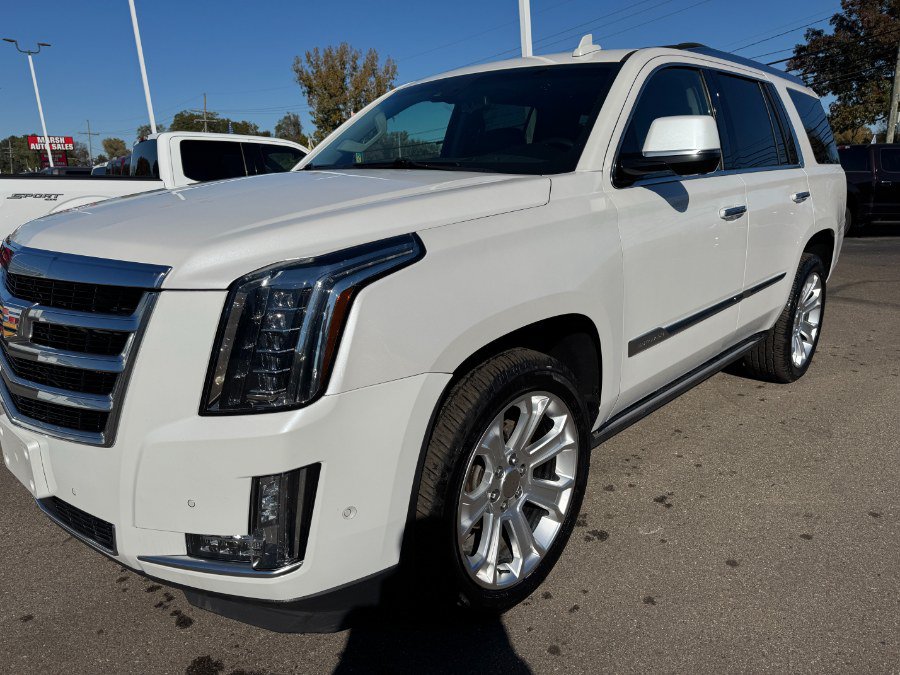 Used 2017 Cadillac Escalade Premium Luxury AWD/4WD image 9