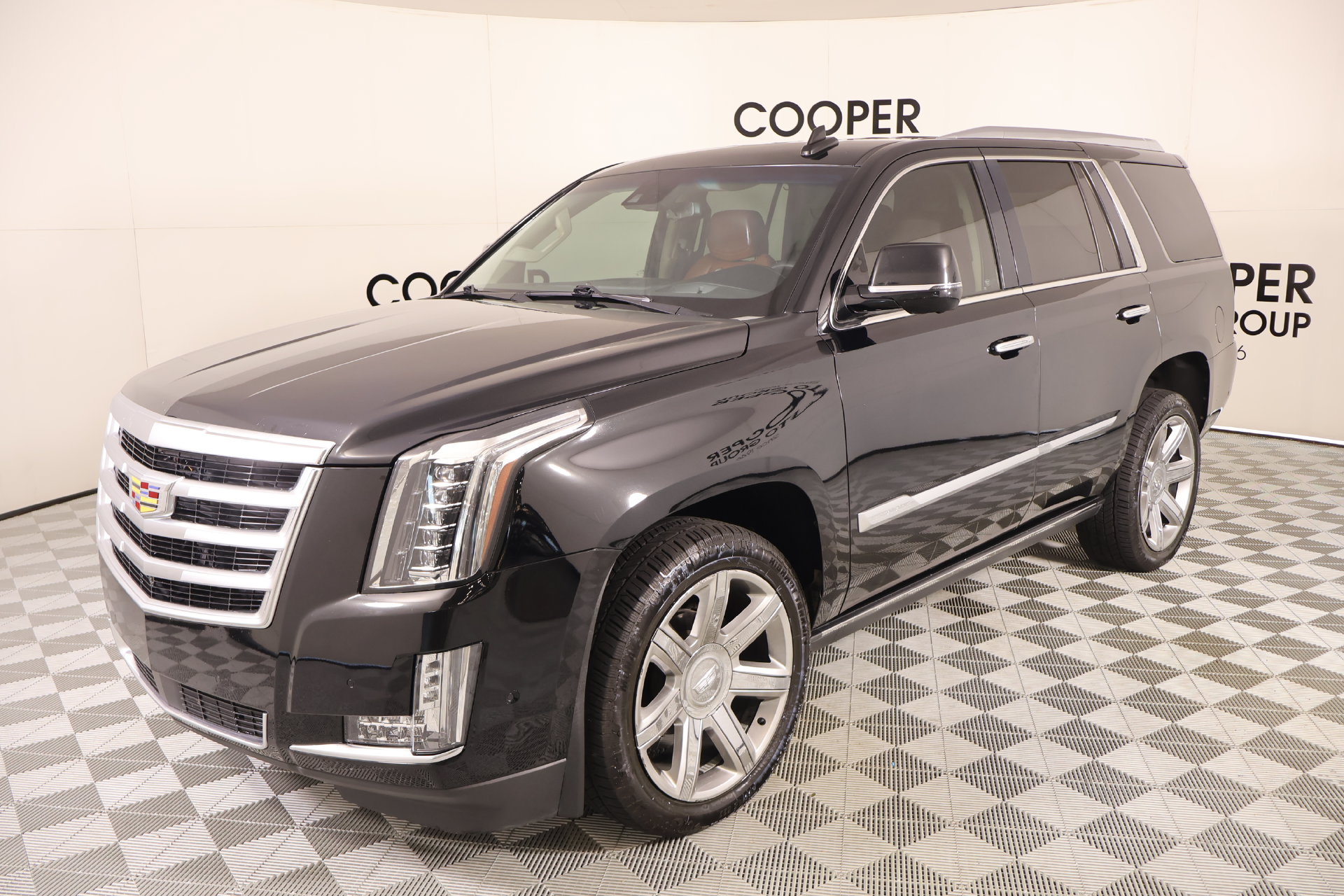Used 2020 Cadillac Escalade Premium Luxury AWD/4WD image 11