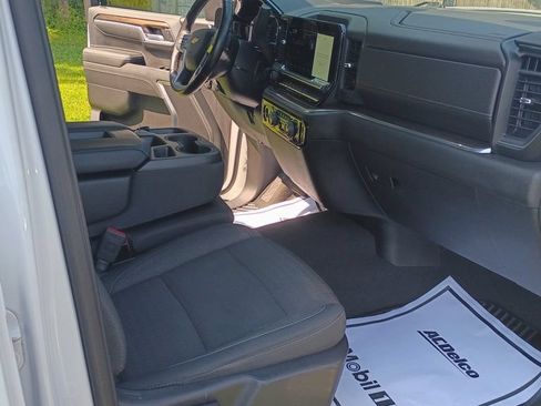 Used 2022 Chevrolet Silverado 1500 LT AWD/4WD image 11