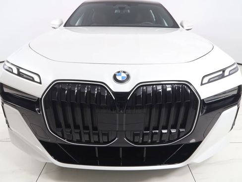 Used 2025 BMW 760i xDrive AWD/4WD image 61