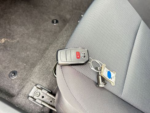 Used 2025 Toyota Prius LE image 22