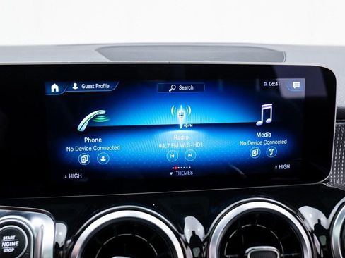 Used 2021 Mercedes-Benz GLB 250 4MATIC w/ Premium Package image 25