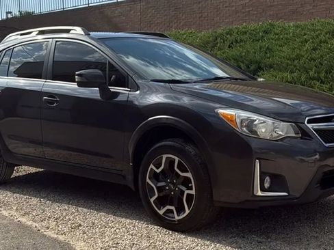 Used 2017 Subaru Crosstrek 2.0i Limited AWD/4WD image 3