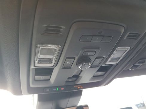 Used 2024 Chevrolet Suburban High Country image 21