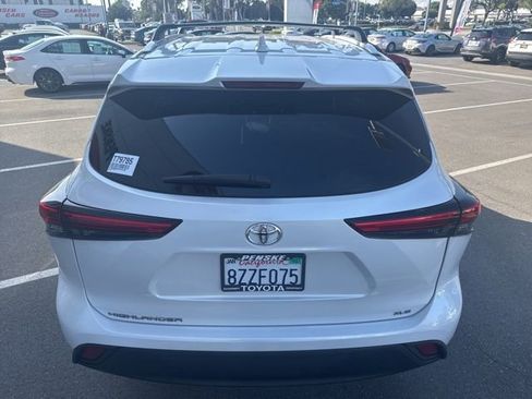 Used 2022 Toyota Highlander XLE FWD image 9