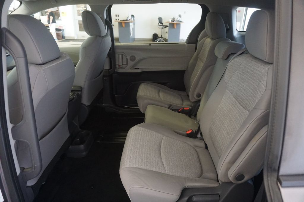 Certified 2021 Toyota Sienna LE FWD image 20