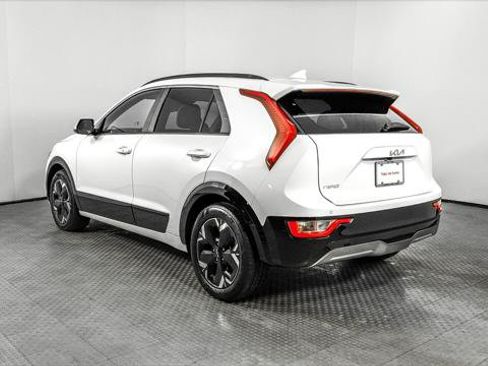 Used 2023 Kia Niro Wind w/ Wind Preserve Package FWD image 6