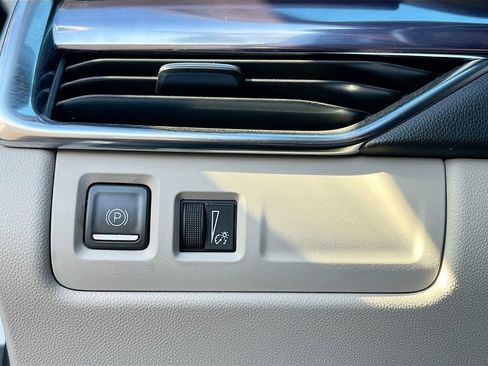 Used 2023 Cadillac XT4 Luxury w/ Cold Weather Package image 10