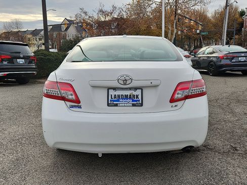 Used 2011 Toyota Camry LE image 5
