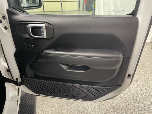 Used 2023 Jeep Wrangler Unlimited Sahara w/ Cold Weather Group AWD/4WD image 8