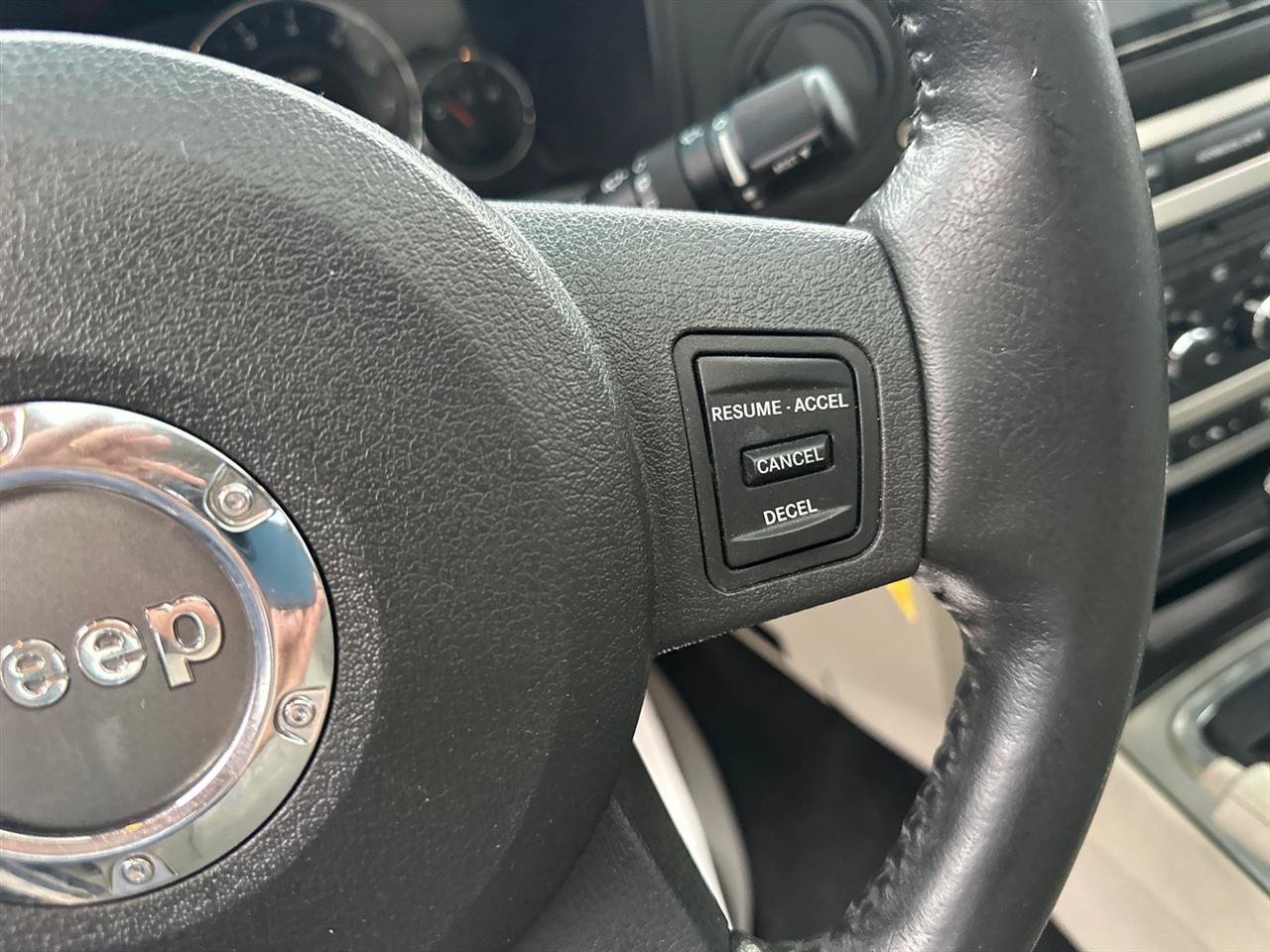 Used 2006 Jeep Commander Limited AWD/4WD image 39