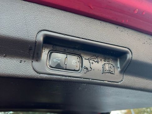 Used 2020 Ford Explorer Platinum w/ Premium Technology Package image 18