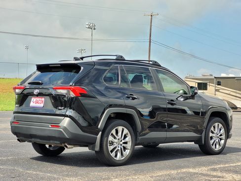 Used 2024 Toyota RAV4 XLE Premium image 4