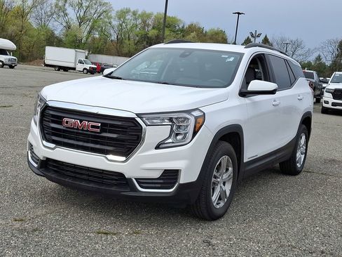 Used 2023 GMC Terrain SLE w/ Driver Convenience Package image 5