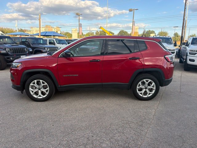 Used 2025 Jeep Compass Sport AWD/4WD image 2