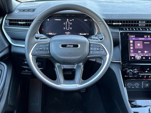 New 2025 Jeep Grand Cherokee L Altitude image 13