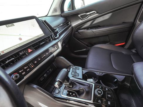 Used 2024 Kia Sportage EX image 30