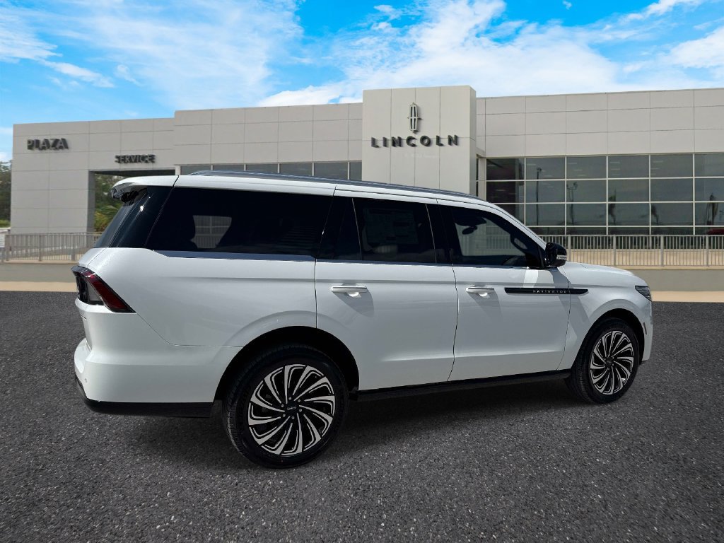 New 2026 Lincoln Navigator Black Label AWD/4WD image 3
