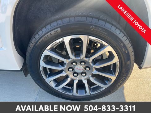 Used 2021 GMC Acadia Denali w/ Denali Technology Package image 12