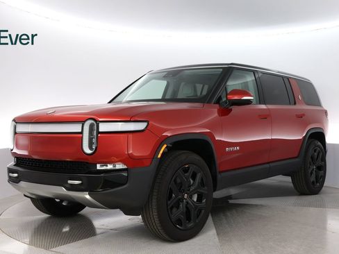 Used 2024 Rivian R1S Adventure Dual AWD/4WD image 2